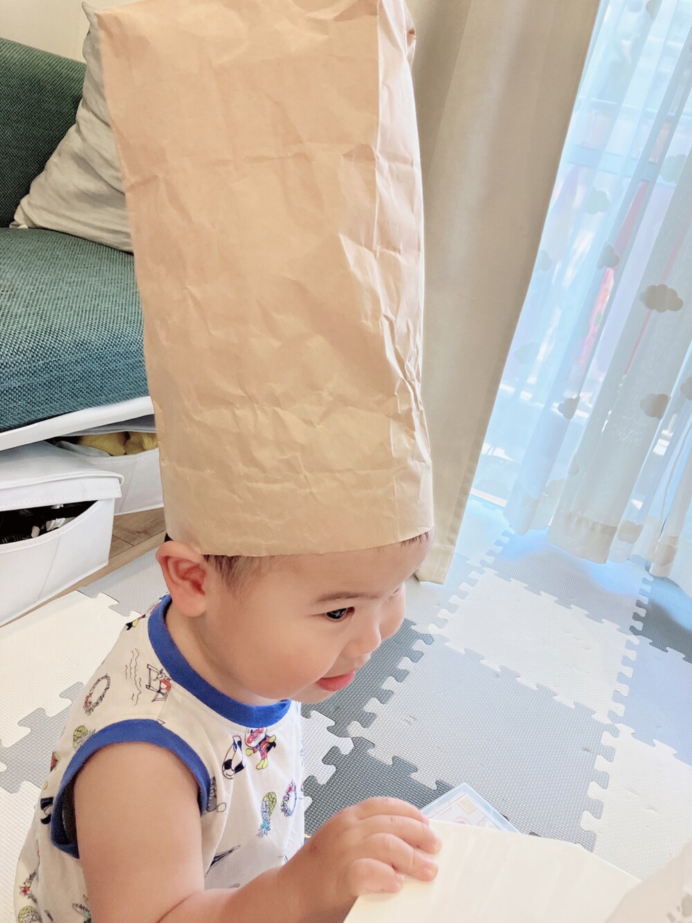 「コックさん、おままごと、ハンバーガー、帽子」｜「どこかの袋のアイテム（ラッピングキット、ベージュ系）」を使った、りんちゃんのさん（キッズ・90cm）の秋コーディネートの2枚目の写真