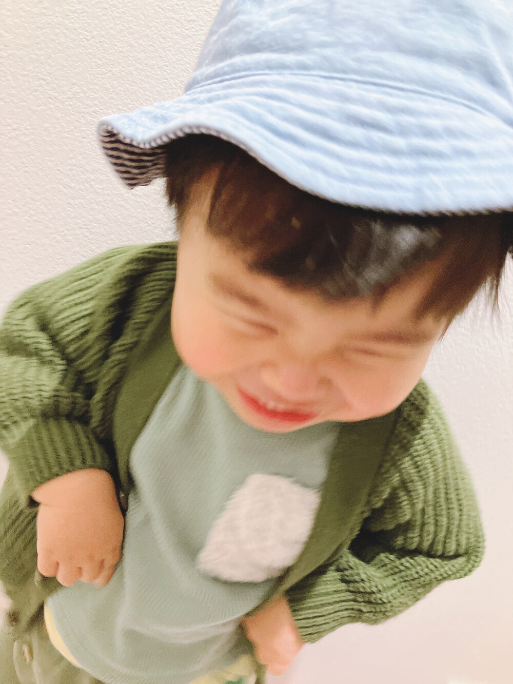 「春服デビュー宣言、登園スタイル、キッズコーデ、カジュアルコーデ、おとこのこ」｜「RAGMARTのアイテム（カーディガン/ボレロ、グリーン系）」を使った、りんちゃんのさん（キッズ・90cm）の春コーディネートの5枚目の写真