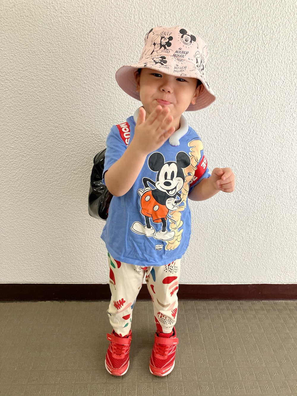 「登園スタイル、スポーツミックス」｜「H&Mのアイテム（Tシャツ/カットソー、ブルー系）」を使った、りんちゃんのさん（キッズ・100cm）の夏コーディネートの2枚目の写真