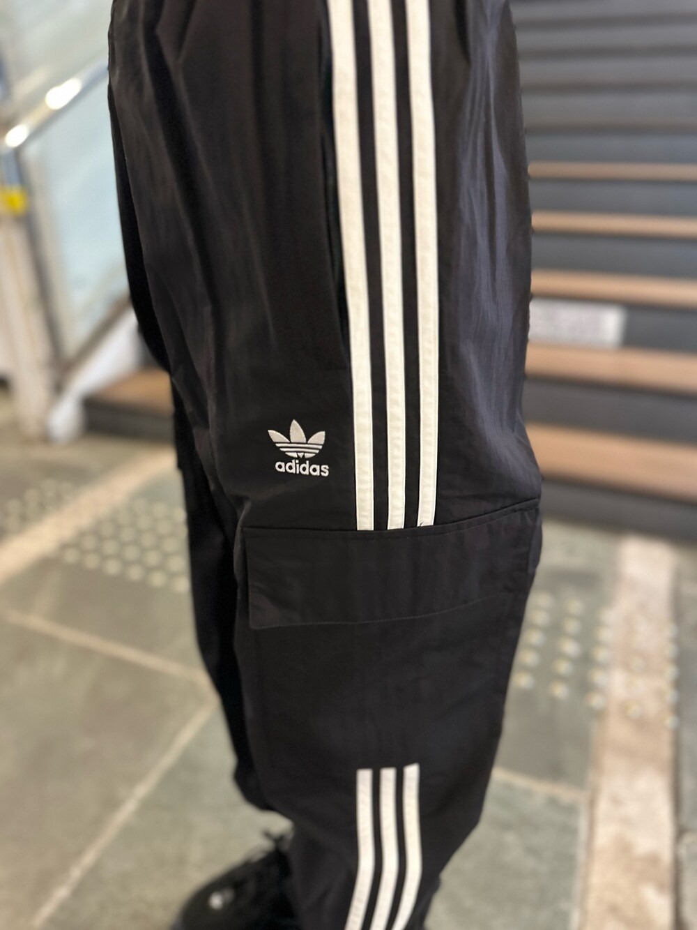 ADIDAS 【コーディネートに合わせやすい☆WMNS JAPAN】 トラディショナルをハイエンドに履きこなせるモード感満載の