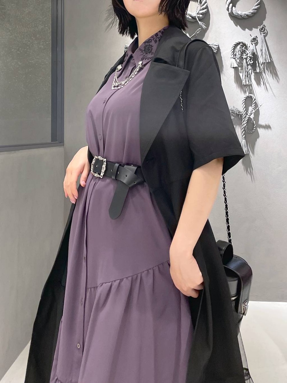 「低身長、モード、個性派、夏コーデ、デート/ロマンティック、骨格ウェーブ、きれいめ、カラーコーデ_HARE、HARE、レイヤードスタイル、ワンピース、ジャケット、秋コーデ」｜「HAREの2WAYスクエアラメニットタンクトップ(HARE)（タンクトップ、ブラック系）」を使った、ぽんさん（レディース・155cm）の夏コーディネートの8枚目の写真