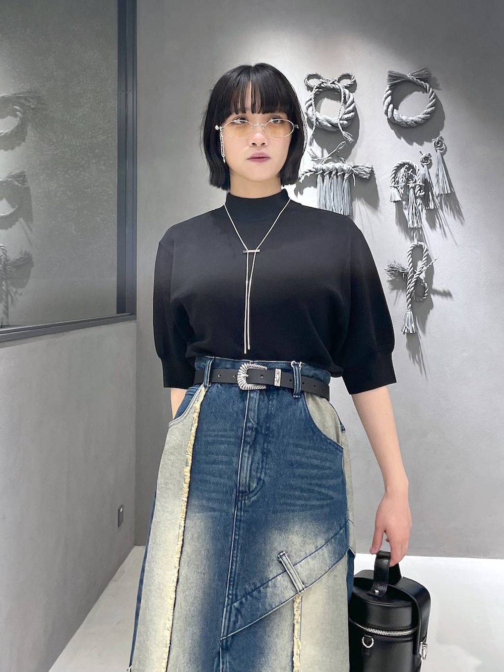 「低身長、モード、個性派、デート/ロマンティック、夏コーデ、骨格ウェーブ、きれいめ、HARE、カラーコーデ_HARE、ニット、接触冷感、スカート、きれいめカジュアル、ロングスカート」｜「HAREの2WAYスクエアラメニットタンクトップ(HARE)（タンクトップ、ブラック系）」を使った、ぽんさん（レディース・155cm）の夏コーディネートの2枚目の写真