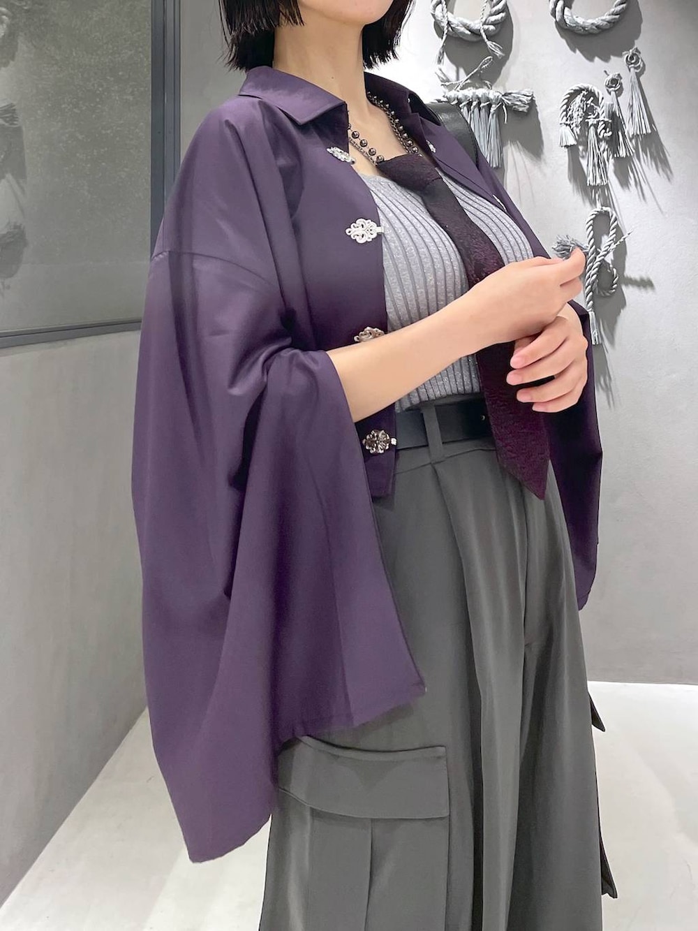 「きれいめカジュアル、シャツ、パンツ、低身長、モード、個性派、デート/ロマンティック、夏コーデ、骨格ウェーブ、きれいめ、カラーコーデ_HARE、HARE」｜「HAREのネクタイネックレス(HARE)（ネクタイ、パープル系）」を使った、ぽんさん（レディース・155cm）の夏コーディネートの8枚目の写真