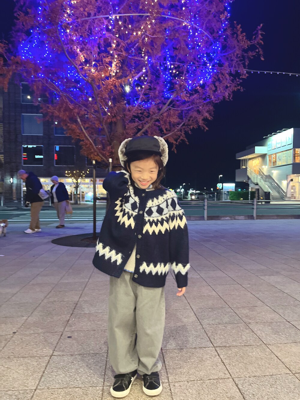 「CIAOPANIC TYPYの【KIDS】【TYPY DENIM】甘織り裾フリンジカーブデニム（デニムパンツ、グレー系）」を使った、sayuuuuさん（キッズ・90cm）の冬コーディネートの2枚目の写真