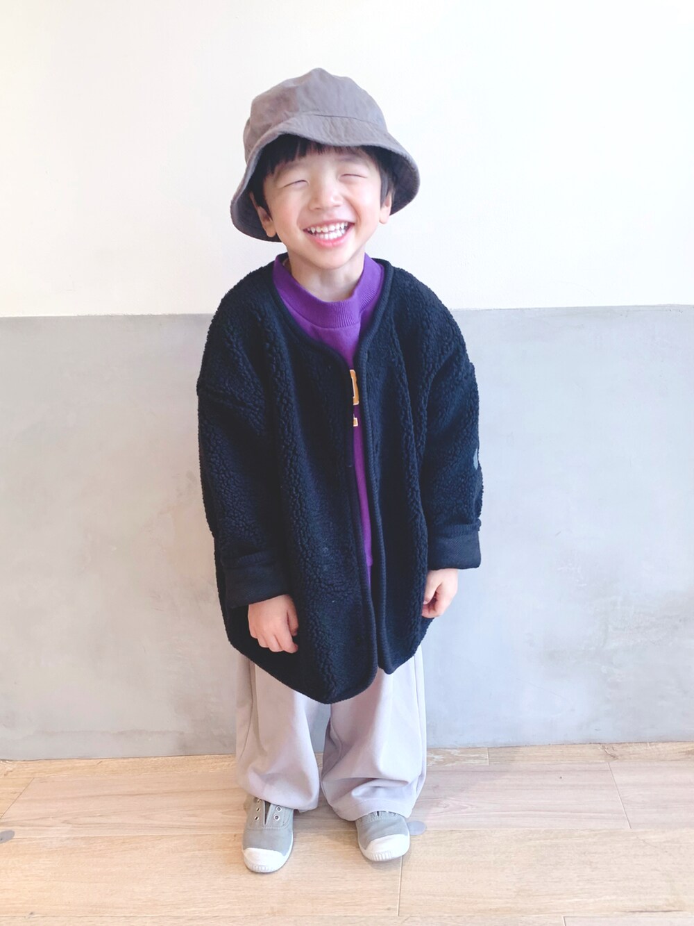 「男の子ファッション、ciaopanicTYPY、CIAOPANIC TYPY、3歳8ヶ月、カレッジスウェット」｜「PAPAPAPARKのバケットハット_UVカット_抗菌防臭加工（ハット、ホワイト系）」を使った、sayuuuuさん（キッズ・90cm）の冬コーディネートの2枚目の写真