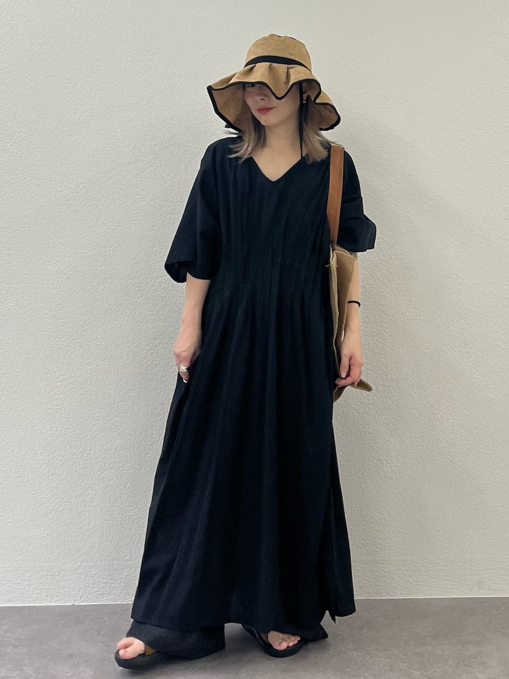 「ワンピ、ワンピース、ワンピーススタイル、ワンピースコーデ、ワンピース 、低身長、低身長コーデ、低身長女子、低身長レディースファッション、リゾート、リゾートスタイル、大人、大人カジュアル、大人コーデ、大人女子」｜「CIAOPANIC TYPYの【India】綿麻ウエストタックドルマンワンピース（ワンピース、ブラック系）」を使った、sayuuuuさん（レディース・147cm）の夏コーディネートの3枚目の写真