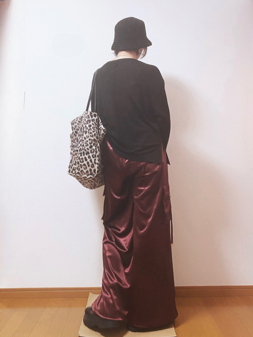 「GLOBAL WORKの7ポケリバーシブルトート/969861（トートバッグ、ブラック系）」を使った、keikoさん（骨格ウェーブ・レディース・162cm）の夏コーディネートの4枚目の写真
