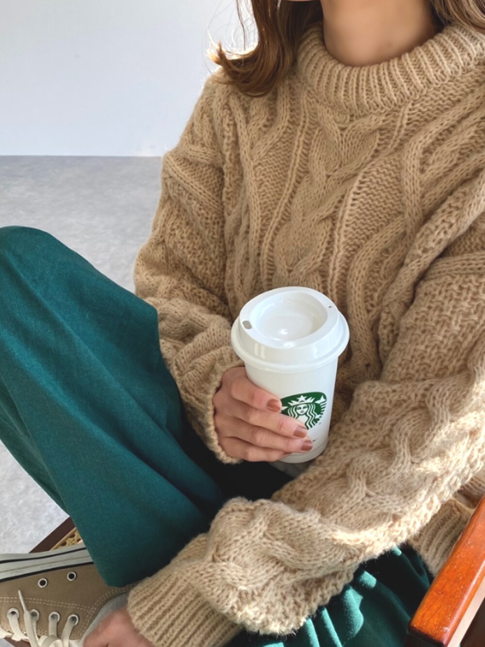 「カジュアルコーデ、秋冬コーデ、ラクチンコーデ、大人コーデ、あったかコーデ、シンプルコーデ、厚底シューズ、プチプラ、ニット、コーデュロイ、韓国ファッション」｜「lauleaのアイテム（ニット/セーター、ベージュ系）」を使った、__kei.さん（レディース・162cm）の冬コーディネートの2枚目の写真