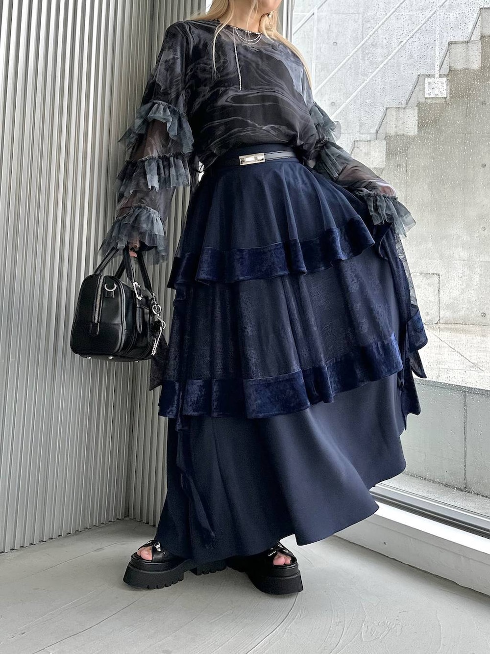 「きれいめ、着痩せ・細見え、モード、結婚式2次会、休日コーデ、デート/ロマンティック、夏コーデ、女子会、個性派、モテ、カラーコーデ_HARE、HARE、ロングスカート」｜「HAREのメッシュレースアップブーサン(HARE)（サンダル、ブラック系）」を使った、hare_usamiさん（レディース・158cm）の夏コーディネートの5枚目の写真