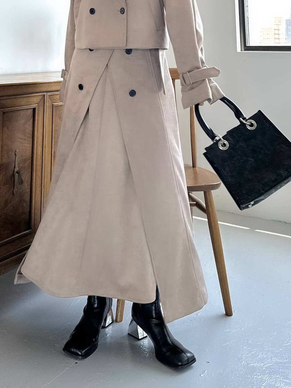 「カラーコーデ_HARE、HARE、セットアップ、きれいめ、着痩せ・細見え、モード、結婚式2次会、休日コーデ、デート/ロマンティック、夏コーデ、女子会、個性派、モテ、スカート、ワントーン」｜「HAREのFlowerエンボスミニトートバッグ(HARE)（ショルダーバッグ、ブラック系）」を使った、hare_usamiさん（レディース・158cm）の夏コーディネートの6枚目の写真