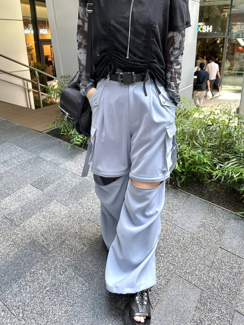 「きれいめ、着痩せ・細見え、モード、Tシャツ、ワイドパンツ、結婚式2次会、休日コーデ、デート/ロマンティック、夏コーデ、女子会、個性派、モテ、カラーコーデ_HARE、HARE」｜「HAREのラメメッシュスニーカーサンダル(HARE)（サンダル、ブラック系）」を使った、hare_usamiさん（レディース・158cm）の夏コーディネートの7枚目の写真