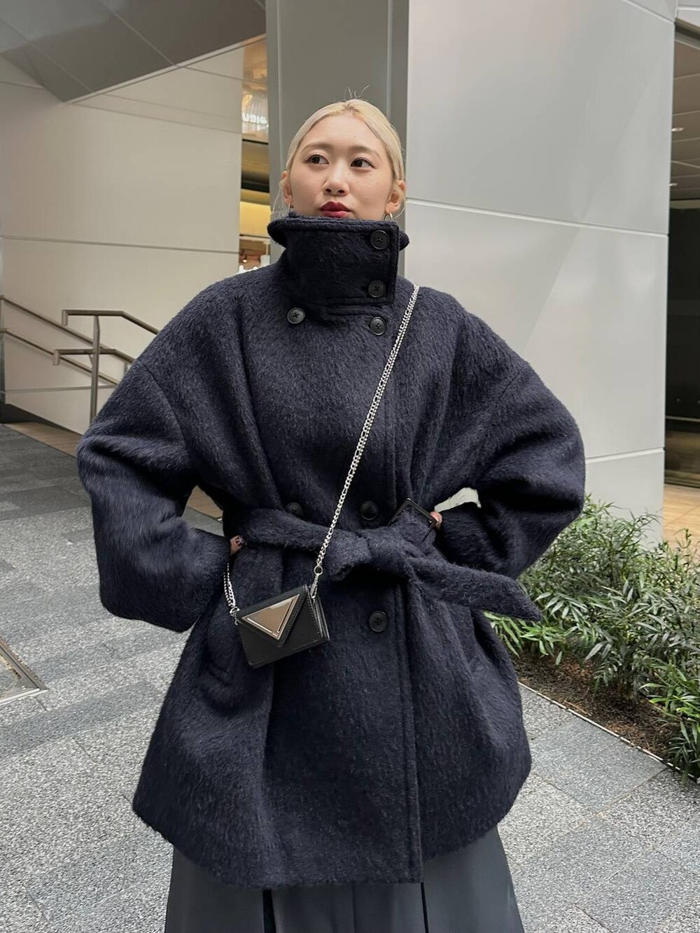 「体型カバー、着痩せ・細見え、モード、結婚式2次会、休日コーデ、デート/ロマンティック、秋コーデ、女子会、個性派、モテ、きれいめ、カラーコーデ_HARE、HARE、コート、ピーコート」｜「HAREのシャギースタンドブルゾン(HARE)（ブルゾン、パープル系）」を使った、hare_usamiさん（レディース・158cm）の秋コーディネートの9枚目の写真