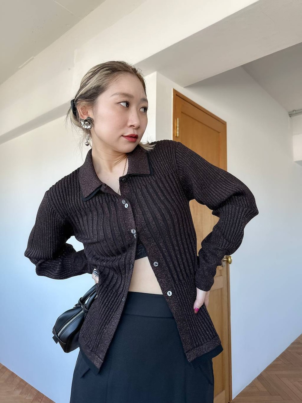 「きれいめ、着痩せ・細見え、モード、結婚式2次会、休日コーデ、デート/ロマンティック、秋コーデ、女子会、個性派、モテ、HARE、秋冬新作、カーディガン、ロングスカート」｜「HAREのビッグフラワーイヤリング(HARE)（イヤリング、シルバー系）」を使った、hare_usamiさん（レディース・158cm）の夏コーディネートの5枚目の写真