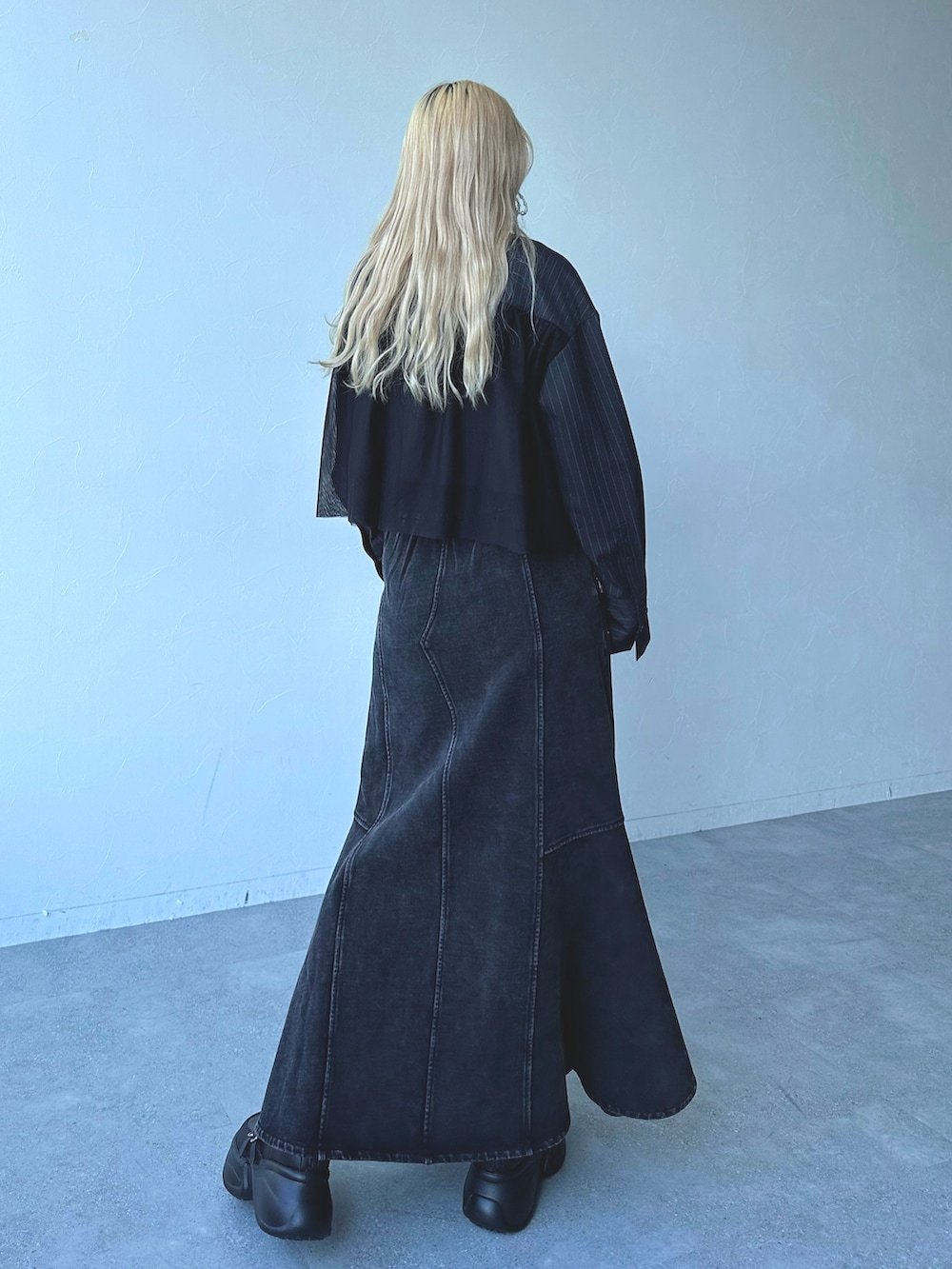 「お出かけコーデ、オトナカワイイ、ootd、お洒落さんとつながりたい、きれいめカジュアル、秋のコーデ、スカートコーデ」｜「HAREの【SETUP対応】ピグメントスウェットマーメイドスカート(HARE)（スカート、ブラック系）」を使った、hare_usamiさん（骨格ウェーブ・レディース・158cm）の夏コーディネートの2枚目の写真