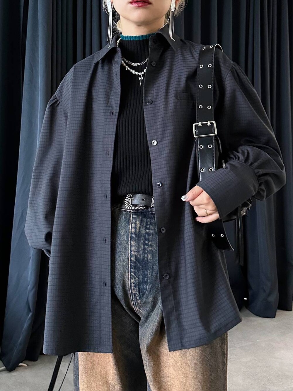 「体型カバー、着痩せ・細見え、モード、結婚式2次会、休日コーデ、デート/ロマンティック、秋コーデ、女子会、個性派、モテ、きれいめ、カラーコーデ_HARE、HARE、シャツ、シャツスタイル」｜「HAREのアソートカコウデニムパンツ(HARE)（デニムパンツ、オレンジ系）」を使った、hare_usamiさん（骨格ウェーブ・レディース・158cm）の秋コーディネートの5枚目の写真