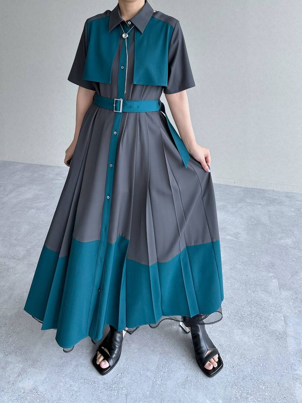 「きれいめ、着痩せ・細見え、モード、結婚式2次会、休日コーデ、デート/ロマンティック、春コーデ、女子会、個性派、モテ、カラーコーデ_HARE、HARE、ワンピース」｜「HAREのループタイネックレス(HARE)（ネックレス、シルバー系）」を使った、hare_usamiさん（レディース・158cm）の春コーディネートの5枚目の写真