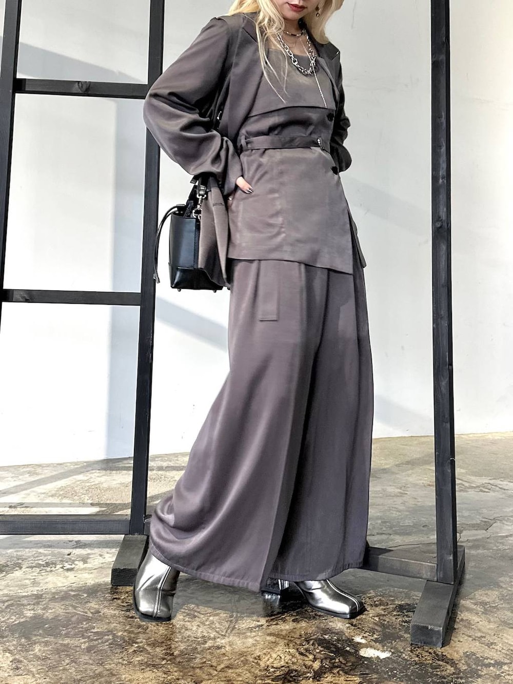 「きれいめ、着痩せ・細見え、モード、結婚式2次会、休日コーデ、デート/ロマンティック、秋コーデ、女子会、個性派、モテ、HARE、秋冬新作、ビスチェ、ジャケット、ジャケットスタイル」｜「HAREのビーズネックカフ(HARE)（ネックレス、ブラック系）」を使った、hare_usamiさん（レディース・158cm）の夏コーディネートの9枚目の写真