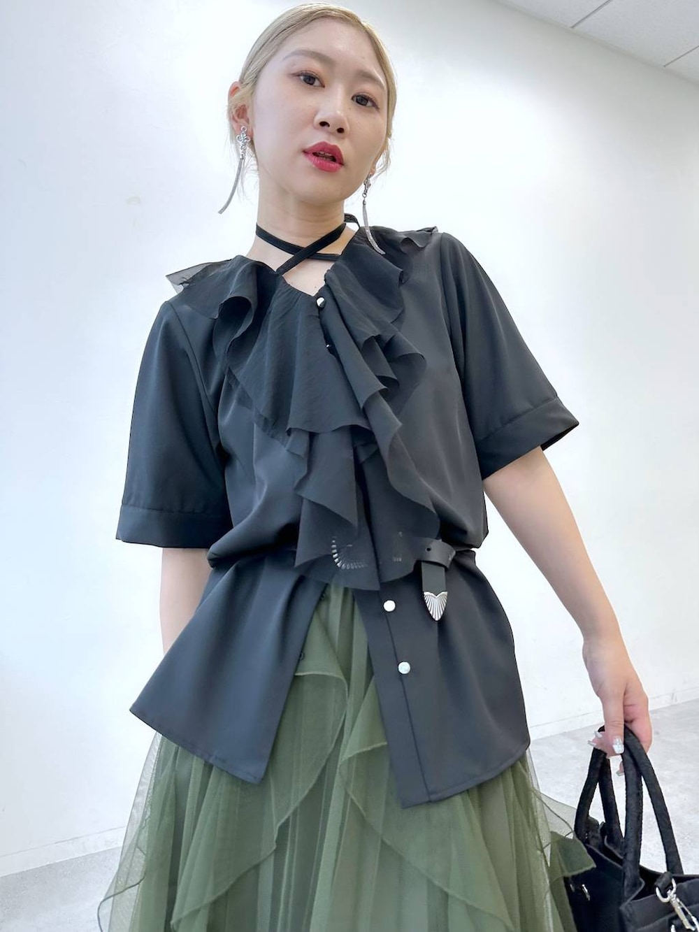「きれいめ、着痩せ・細見え、モード、結婚式2次会、休日コーデ、デート/ロマンティック、夏コーデ、女子会、個性派、モテ、カラーコーデ_HARE、HARE、ブラウス、ロングスカート」｜「HAREのシアーレイヤープリーツスカート(HARE)（スカート、グリーン系）」を使った、hare_usamiさん（レディース・158cm）の夏コーディネートの3枚目の写真