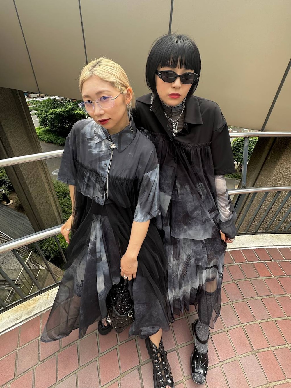 「体型カバー、着痩せ・細見え、モード、結婚式2次会、休日コーデ、デート/ロマンティック、夏コーデ、女子会、個性派、モテ、きれいめ、カラーコーデ_HARE、HARE、リンクコーデ」｜「HAREのシャークソールチャンキーサンダル(HARE)（サンダル、ブラック系）」を使った、hare_usamiさん（骨格ウェーブ・レディース・158cm）の春コーディネートの7枚目の写真