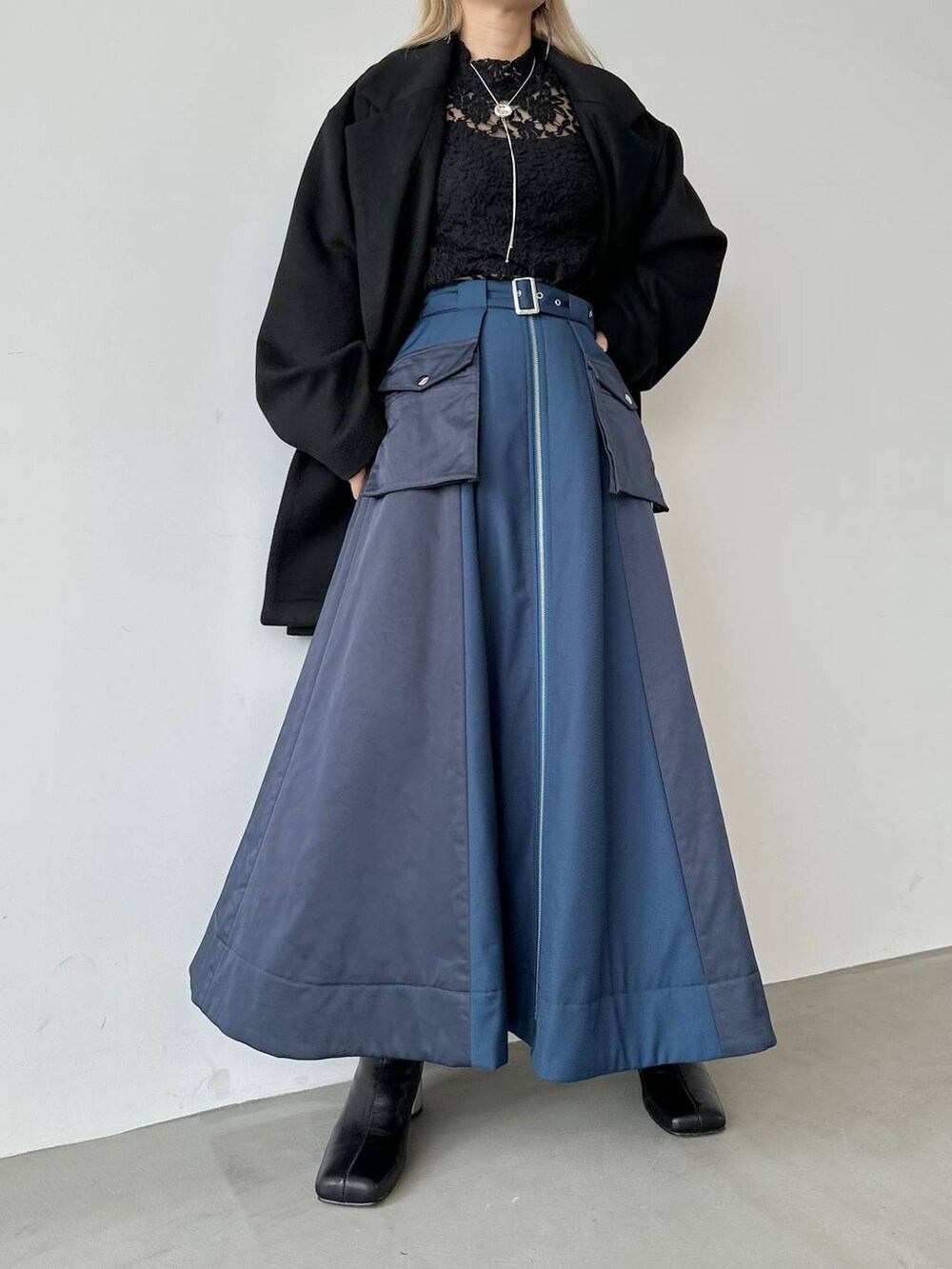 「体型カバー、着痩せ・細見え、モード、結婚式2次会、休日コーデ、デート/ロマンティック、秋コーデ、女子会、個性派、モテ、きれいめ、カラーコーデ_HARE、HARE、コート、ロングスカート」｜「HAREのウールミドルテーラードジャケットコート(HARE)（チェスターコート、ブラック系）」を使った、hare_usamiさん（骨格ウェーブ・レディース・158cm）の秋コーディネートの7枚目の写真