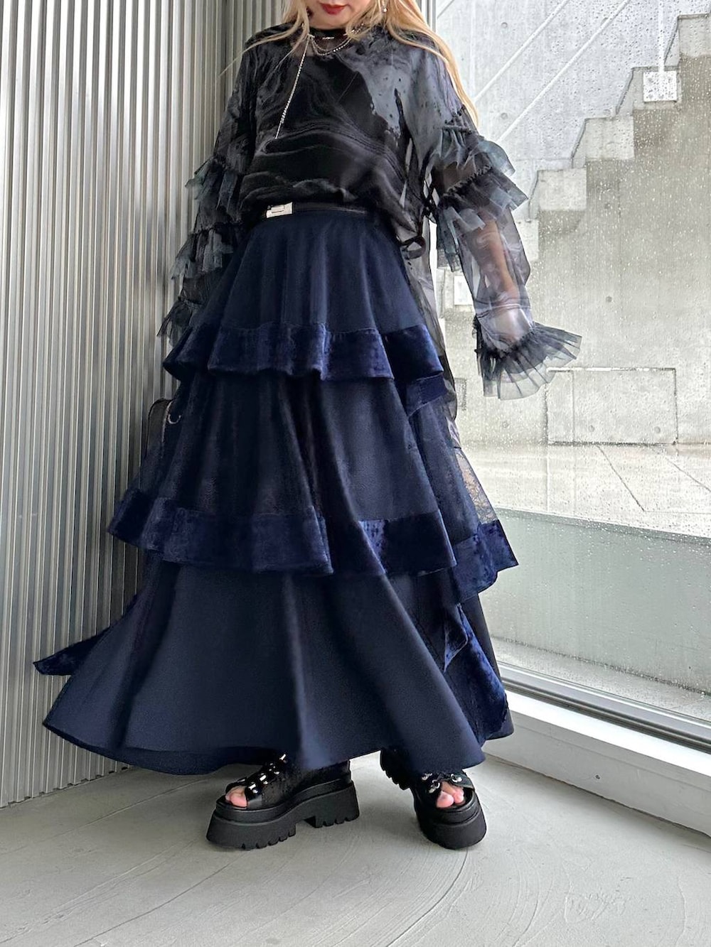 「きれいめ、着痩せ・細見え、モード、結婚式2次会、休日コーデ、デート/ロマンティック、夏コーデ、女子会、個性派、モテ、カラーコーデ_HARE、HARE、ロングスカート」｜「HAREのメッシュレースアップブーサン(HARE)（サンダル、ブラック系）」を使った、hare_usamiさん（レディース・158cm）の夏コーディネートの6枚目の写真