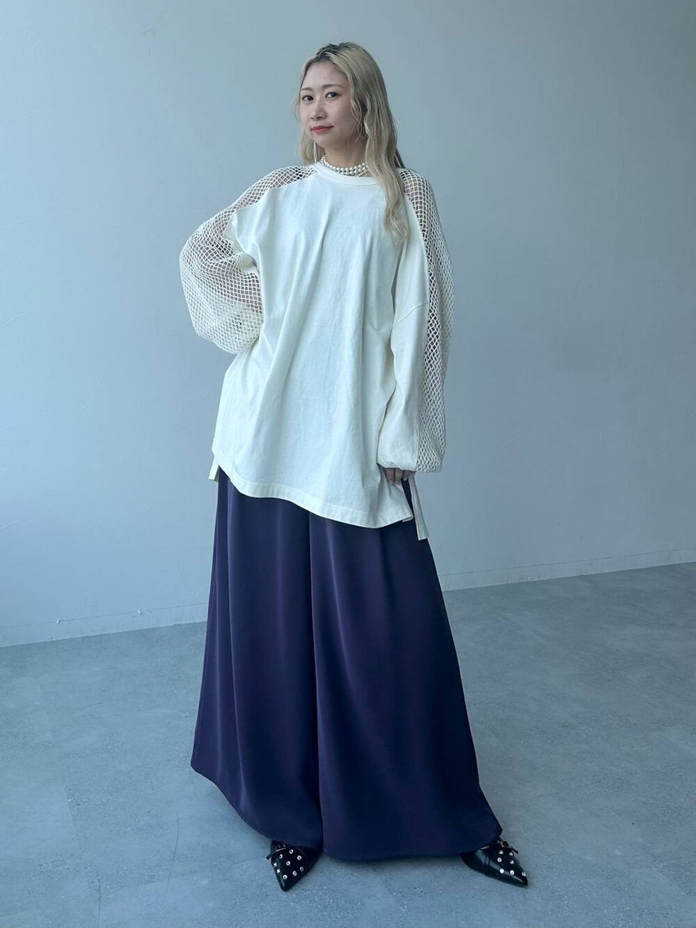 「夏コーデ、ロンT、ワイドパンツ、パンプス、個性派、モテ、きれいめ、カラーコーデ_HARE、HARE、体型カバー、着痩せ・細見え、モード、休日コーデ、デート/ロマンティック」｜「HAREのソデメッシュビッグT(HARE)（Tシャツ/カットソー、ホワイト系）」を使った、hare_usamiさん（骨格ウェーブ・レディース・158cm）の夏コーディネートの7枚目の写真
