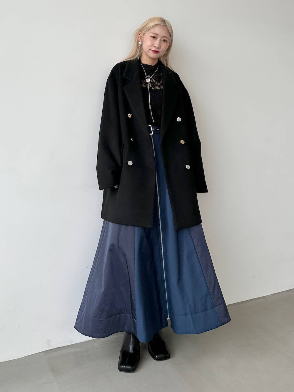 「体型カバー、着痩せ・細見え、モード、結婚式2次会、休日コーデ、デート/ロマンティック、秋コーデ、女子会、個性派、モテ、きれいめ、カラーコーデ_HARE、HARE、コート、ロングスカート」｜「HAREのウールミドルテーラードジャケットコート(HARE)（チェスターコート、ブラック系）」を使った、hare_usamiさん（骨格ウェーブ・レディース・158cm）の秋コーディネートの9枚目の写真