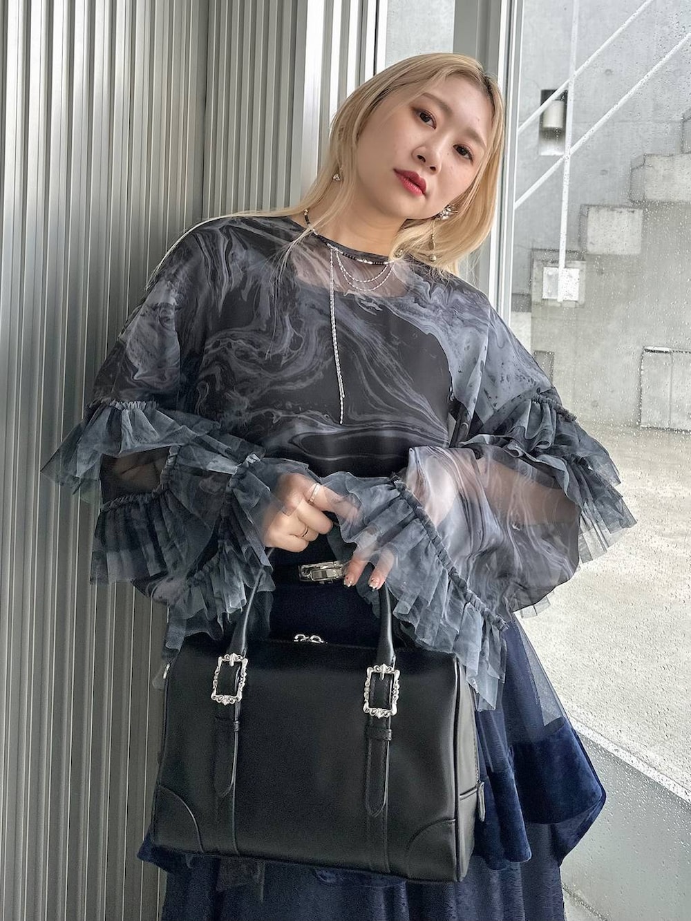 「きれいめ、着痩せ・細見え、モード、結婚式2次会、休日コーデ、デート/ロマンティック、夏コーデ、女子会、個性派、モテ、カラーコーデ_HARE、HARE、ロングスカート」｜「HAREのメッシュレースアップブーサン(HARE)（サンダル、ブラック系）」を使った、hare_usamiさん（レディース・158cm）の夏コーディネートの3枚目の写真