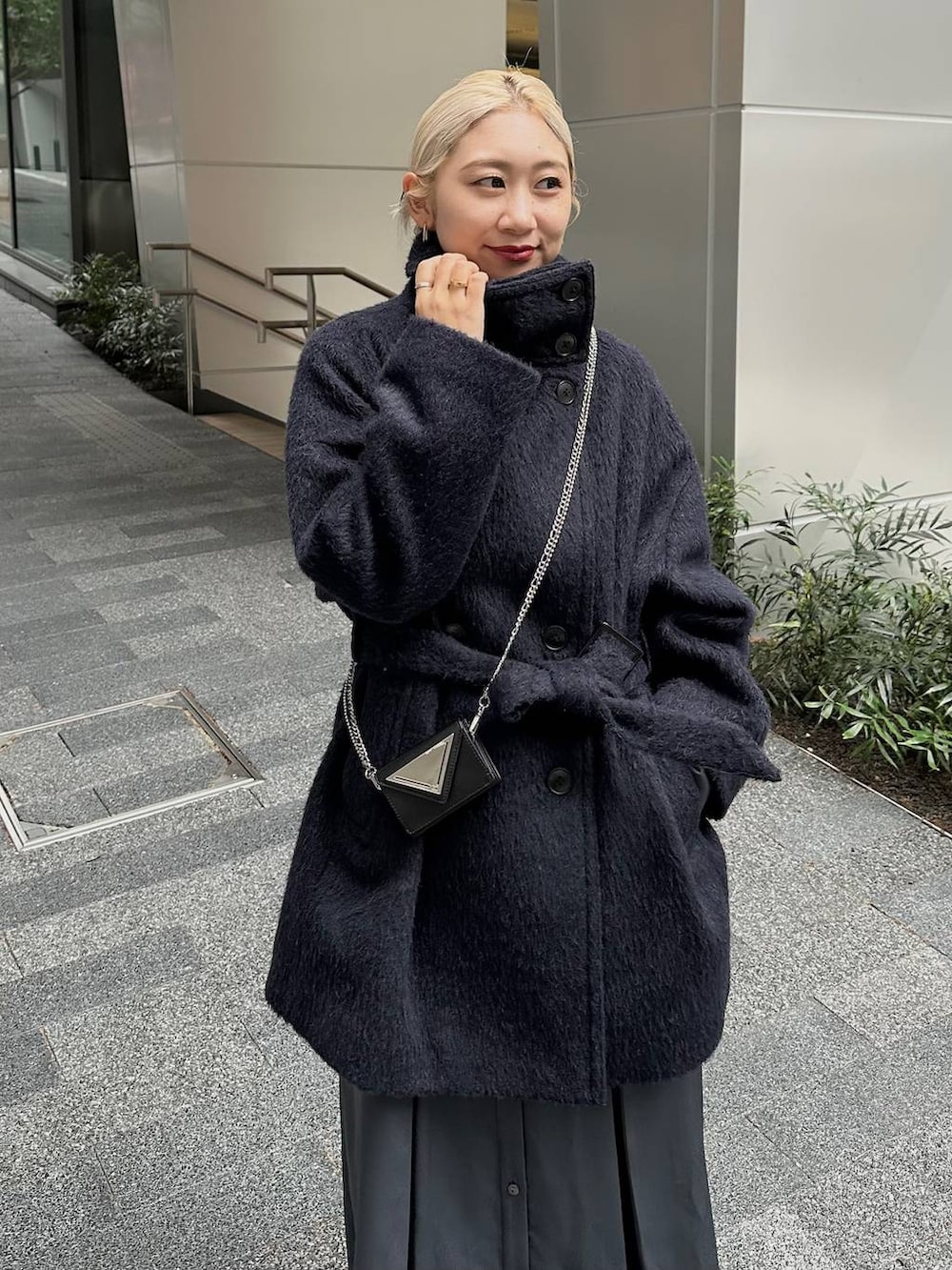 「体型カバー、着痩せ・細見え、モード、結婚式2次会、休日コーデ、デート/ロマンティック、秋コーデ、女子会、個性派、モテ、きれいめ、カラーコーデ_HARE、HARE、コート、ピーコート」｜「HAREのシャギースタンドブルゾン(HARE)（ブルゾン、パープル系）」を使った、hare_usamiさん（レディース・158cm）の秋コーディネートの3枚目の写真