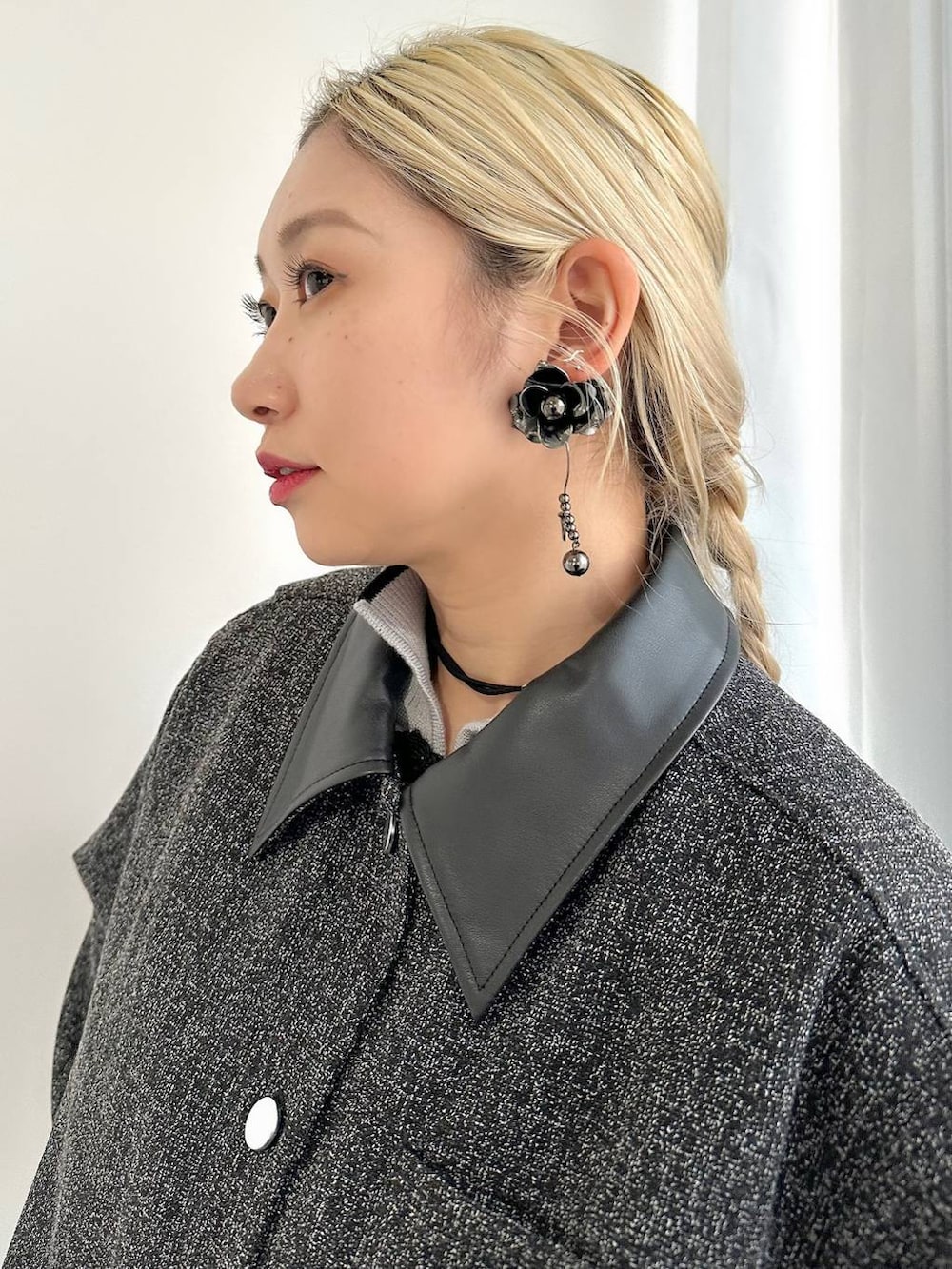 「体型カバー、着痩せ・細見え、モード、結婚式2次会、休日コーデ、デート/ロマンティック、秋コーデ、女子会、個性派、モテ、きれいめ、カラーコーデ_HARE、HARE、ジャケット、ジャケットスタイル」｜「HAREのサスツキチュールベルトスカート(HARE)（スカート、ブラック系）」を使った、hare_usamiさん（レディース・158cm）の冬コーディネートの6枚目の写真