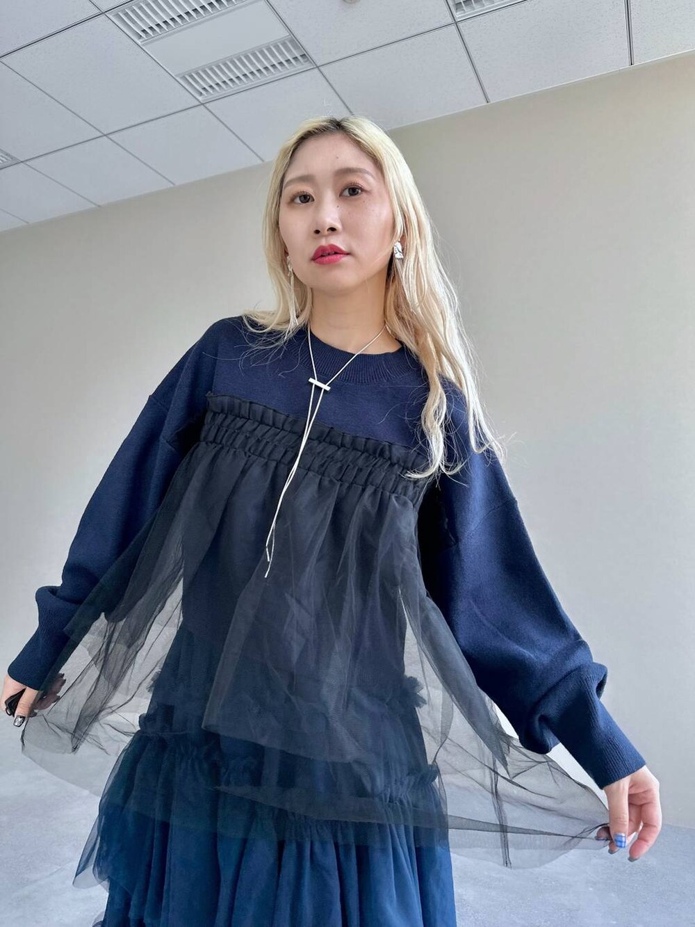 「きれいめ、カラーコーデ_HARE、HARE、体型カバー、着痩せ・細見え、モード、結婚式2次会、休日コーデ、デート/ロマンティック、秋コーデ、女子会、個性派、モテ、ニット、スカート」｜「HAREのメタルヒールストレッチブーツ(HARE)（ブーツ、シルバー系）」を使った、hare_usamiさん（骨格ウェーブ・レディース・158cm）の秋コーディネートの3枚目の写真