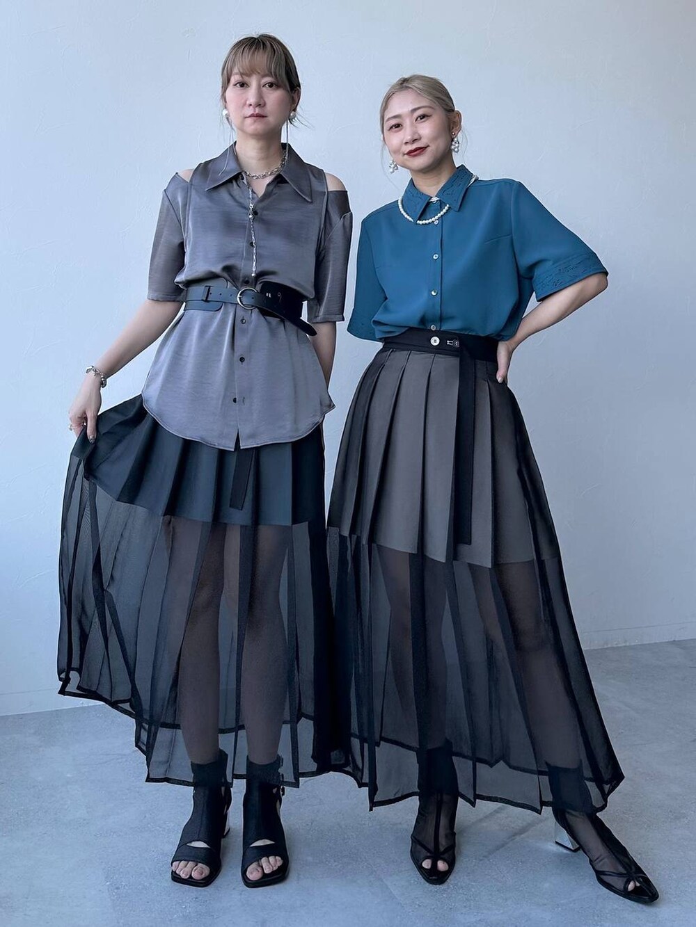 「体型カバー、着痩せ・細見え、モード、結婚式2次会、休日コーデ、デート/ロマンティック、秋コーデ、女子会、個性派、モテ、きれいめ、カラーコーデ_HARE、HARE、シャツ、ロングスカート」｜「HAREのメタルヒールメッシュブーサン(HARE)（サンダル、ブラック系）」を使った、hare_usamiさん（骨格ウェーブ・レディース・158cm）の春コーディネートの4枚目の写真
