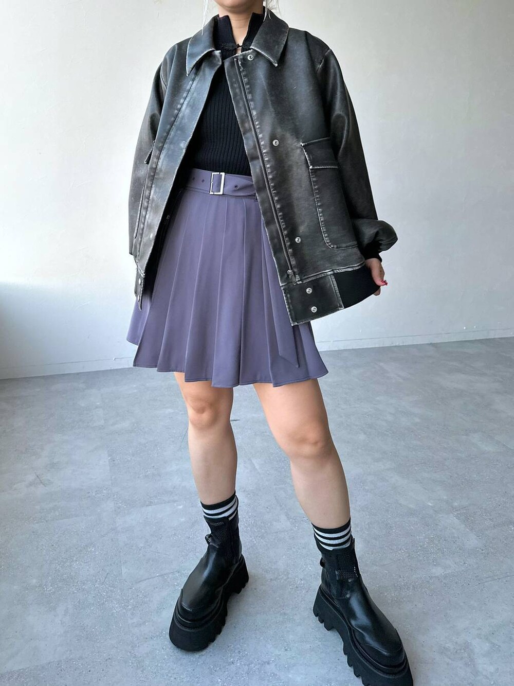 「女子会、モテ、きれいめ、カラーコーデ_HARE、HARE、体型カバー、着痩せ・細見え、モード、結婚式2次会、休日コーデ、デート/ロマンティック、秋コーデ、個性派、ブルゾン、ショートパンツ」｜「HAREのチェーンフリンジイヤリング(HARE)（イヤリング、シルバー系）」を使った、hare_usamiさん（レディース・158cm）の冬コーディネートの7枚目の写真