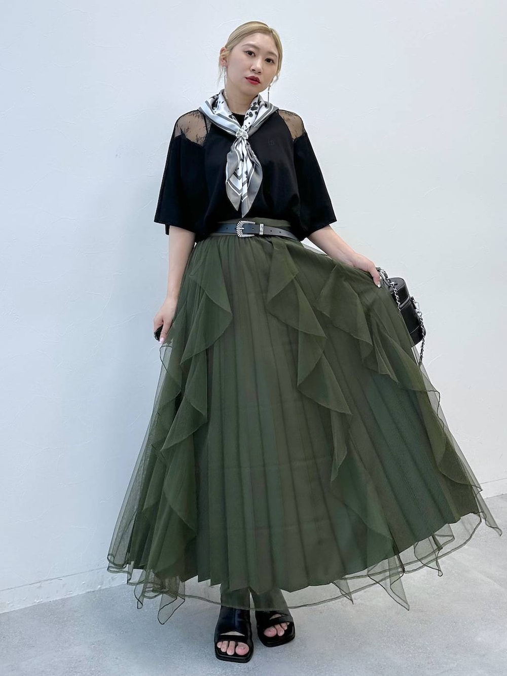 「きれいめ、着痩せ・細見え、モード、結婚式2次会、休日コーデ、デート/ロマンティック、夏コーデ、女子会、個性派、モテ、カラーコーデ_HARE、HARE、Tシャツ、スカート」｜「HAREのシアーレイヤープリーツスカート(HARE)（スカート、グリーン系）」を使った、hare_usamiさん（レディース・158cm）の夏コーディネートの8枚目の写真