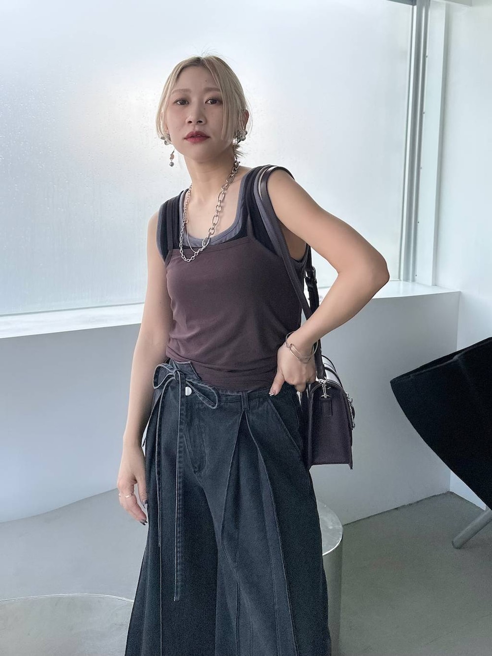 「モテ、夏コーデ、きれいめ、着痩せ・細見え、モード、結婚式2次会、休日コーデ、デート/ロマンティック、女子会、個性派、カラーコーデ_HARE、HARE、タンクトップ、キャミソール、デニムパンツ」｜「HAREのメッシュレースアップブーサン(HARE)（サンダル、ブラック系）」を使った、hare_usamiさん（レディース・158cm）の夏コーディネートの9枚目の写真