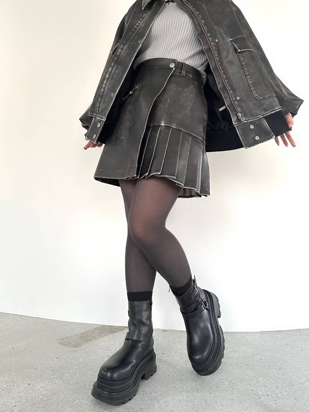 hare_usamiさんの「バイカーデザインブーツ(HARE)（HARE）」を使ったコーディネートの7枚目の写真