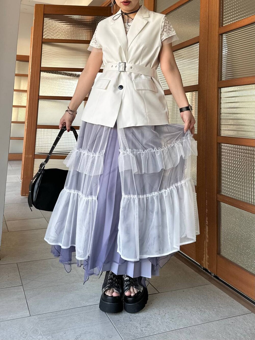 「きれいめ、着痩せ・細見え、モード、結婚式2次会、休日コーデ、デート/ロマンティック、春コーデ、女子会、個性派、モテ、カラーコーデ_HARE、HARE、ワンピース、スカート」｜「HAREのデザインレースアップブーサン(HARE)（サンダル、シルバー系）」を使った、hare_usamiさん（レディース・158cm）の春コーディネートの7枚目の写真