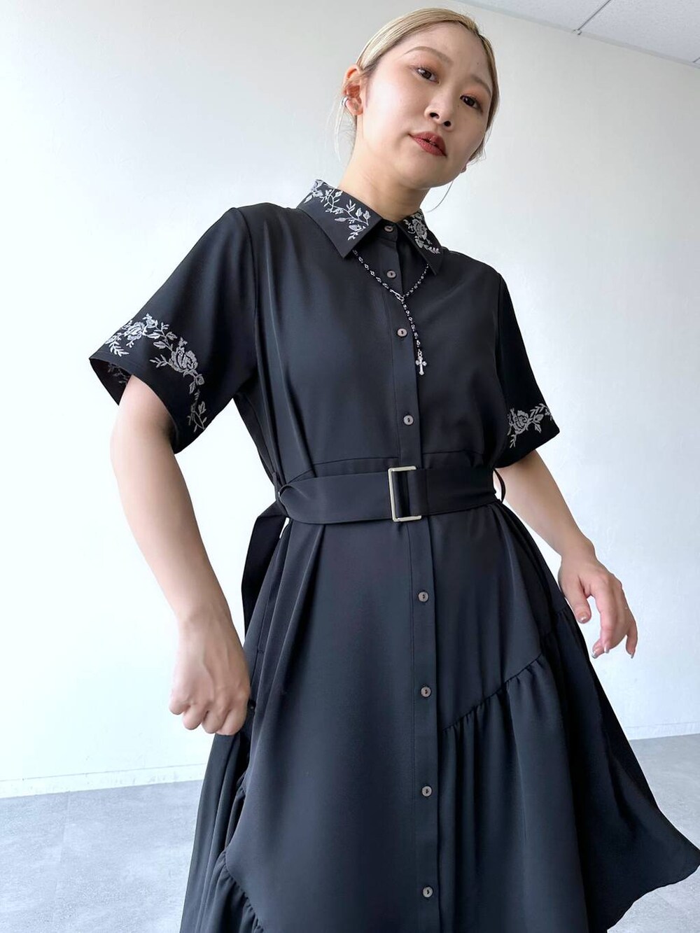 「きれいめ、着痩せ・細見え、モード、結婚式2次会、休日コーデ、デート/ロマンティック、春コーデ、女子会、個性派、モテ、カラーコーデ_HARE、HARE、ワンピース」｜「HAREのロザリオデザイン2Pセットネックレス(HARE)（ネックレス、ブラック系）」を使った、hare_usamiさん（レディース・158cm）の春コーディネートの9枚目の写真