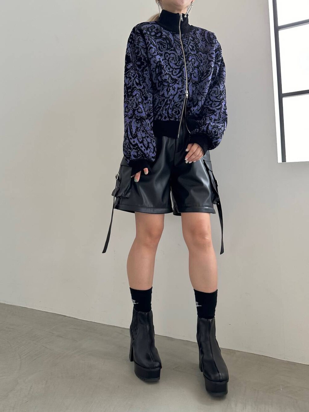 「体型カバー、着痩せ・細見え、モード、結婚式2次会、休日コーデ、デート/ロマンティック、秋コーデ、女子会、個性派、モテ、きれいめ、カラーコーデ_HARE、HARE、カーディガン、ニット」｜「HAREの2WAYメタルカーゴパンツ(HARE)（カーゴパンツ、ブラック系）」を使った、hare_usamiさん（骨格ウェーブ・レディース・158cm）の夏コーディネートの7枚目の写真