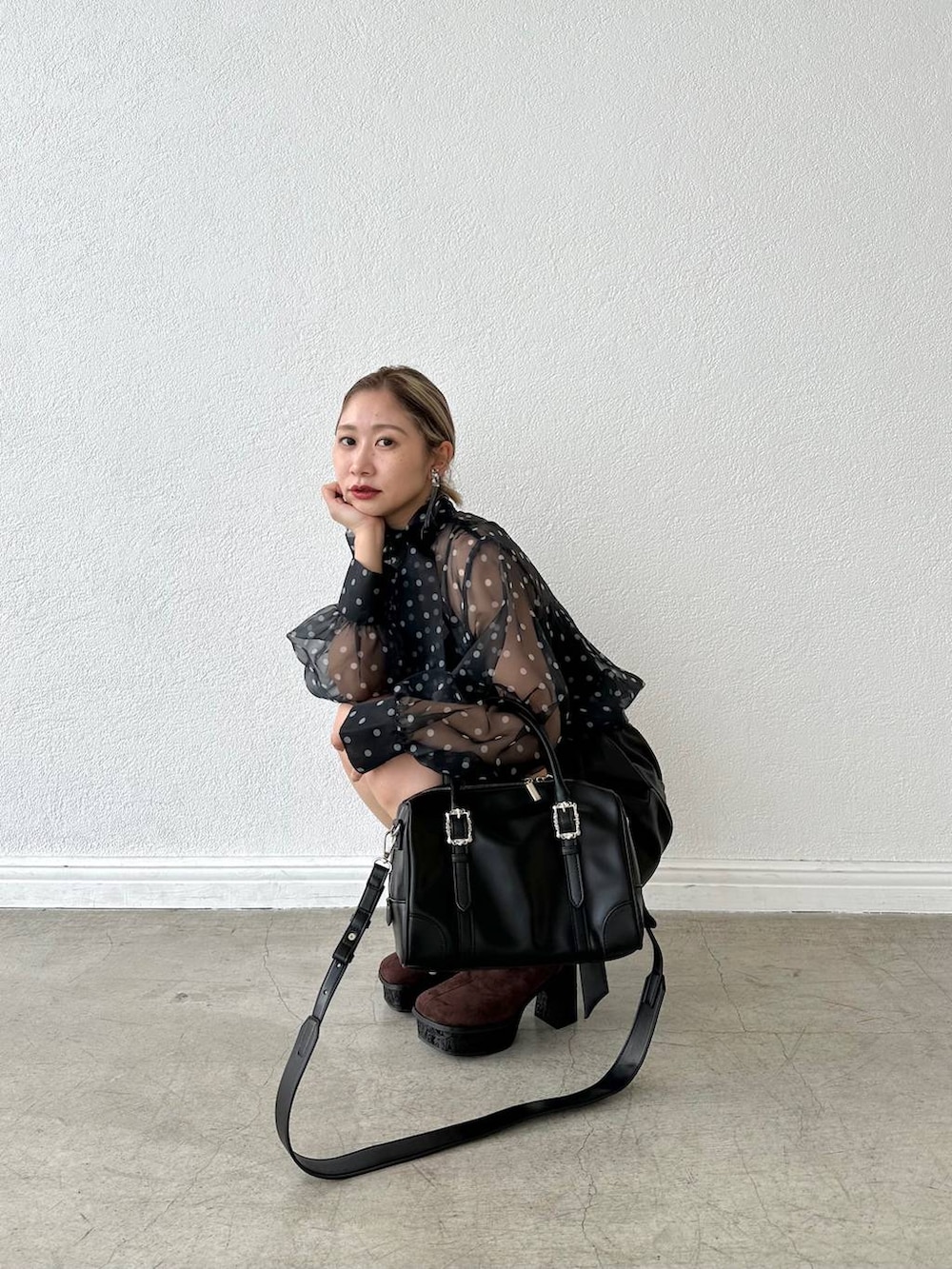 「きれいめ、着痩せ・細見え、モード、結婚式2次会、休日コーデ、デート/ロマンティック、秋コーデ、女子会、個性派、モテ、HARE、秋冬新作、ブラウス、ショートパンツ、ブーツ」｜「HAREのチェーンフリンジイヤリング(HARE)（イヤリング、ブラック系）」を使った、hare_usamiさん（レディース・158cm）の夏コーディネートの8枚目の写真