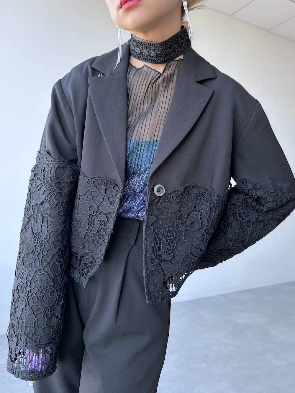「体型カバー、着痩せ・細見え、モード、結婚式2次会、休日コーデ、デート/ロマンティック、秋コーデ、女子会、個性派、モテ、きれいめ、カラーコーデ_HARE、HARE、セットアップ、ジャケット」｜「HAREのチェーンツキボストンバッグ(HARE)（ボストンバッグ、ブラック系）」を使った、hare_usamiさん（レディース・158cm）の冬コーディネートの4枚目の写真
