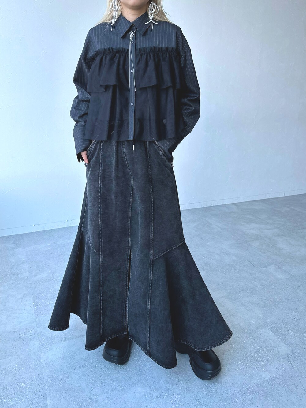 「お出かけコーデ、オトナカワイイ、ootd、お洒落さんとつながりたい、きれいめカジュアル、秋のコーデ、スカートコーデ」｜「HAREの【SETUP対応】ピグメントスウェットマーメイドスカート(HARE)（スカート、ブラック系）」を使った、hare_usamiさん（骨格ウェーブ・レディース・158cm）の夏コーディネートの5枚目の写真