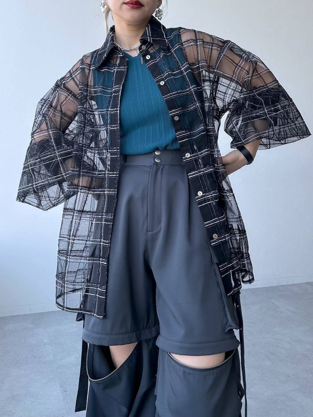 「体型カバー、着痩せ・細見え、モード、結婚式2次会、休日コーデ、デート/ロマンティック、秋コーデ、女子会、個性派、モテ、きれいめ、カラーコーデ_HARE、HARE、ワイドパンツ、タンクトップ」｜「HAREのメタルヒールメッシュブーサン(HARE)（サンダル、ブラック系）」を使った、hare_usamiさん（骨格ウェーブ・レディース・158cm）の春コーディネートの3枚目の写真