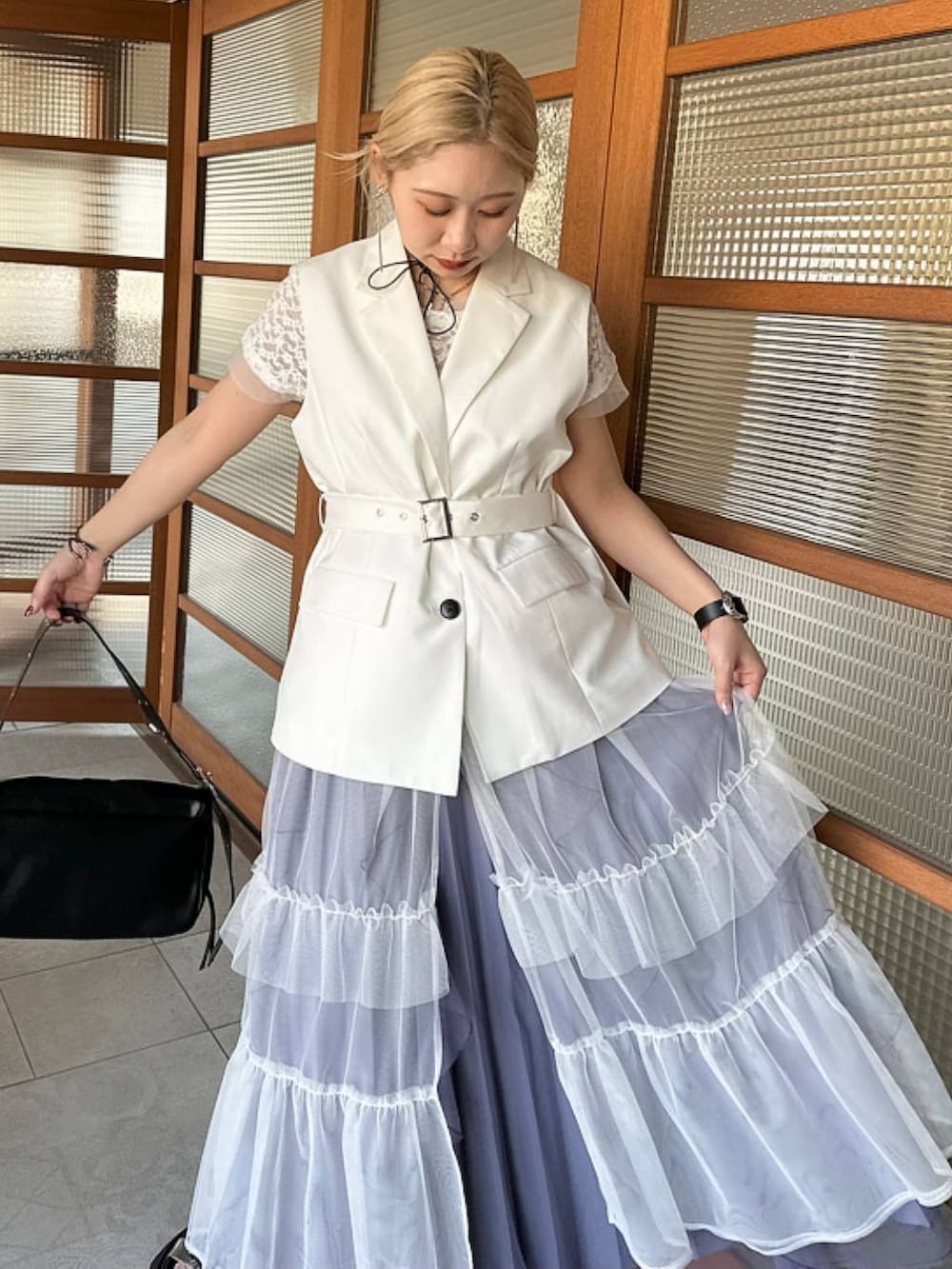 「きれいめ、着痩せ・細見え、モード、結婚式2次会、休日コーデ、デート/ロマンティック、春コーデ、女子会、個性派、モテ、カラーコーデ_HARE、HARE、ワンピース、スカート」｜「HAREのデザインレースアップブーサン(HARE)（サンダル、シルバー系）」を使った、hare_usamiさん（レディース・158cm）の春コーディネートの4枚目の写真