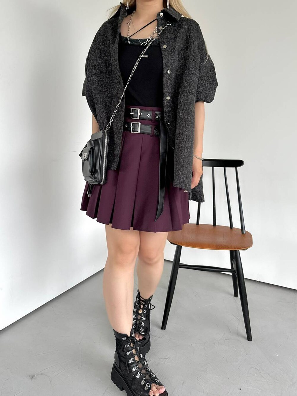 「きれいめ、着痩せ・細見え、モード、結婚式2次会、休日コーデ、デート/ロマンティック、夏コーデ、女子会、個性派、モテ、カラーコーデ_HARE、HARE、シャツ、シャツスタイル、ショートパンツ」｜「HAREのメッシュレースアップブーサン(HARE)（サンダル、ブラック系）」を使った、hare_usamiさん（レディース・158cm）の夏コーディネートの5枚目の写真