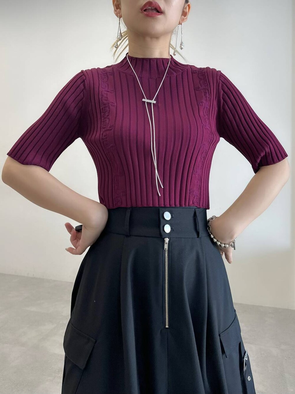「体型カバー、着痩せ・細見え、モード、結婚式2次会、休日コーデ、デート/ロマンティック、秋コーデ、女子会、個性派、モテ、きれいめ、カラーコーデ_HARE、HARE、ニット、ロングスカート」｜「HAREのメッシュレースアップブーサン(HARE)（サンダル、ブラック系）」を使った、hare_usamiさん（骨格ウェーブ・レディース・158cm）の春コーディネートの4枚目の写真
