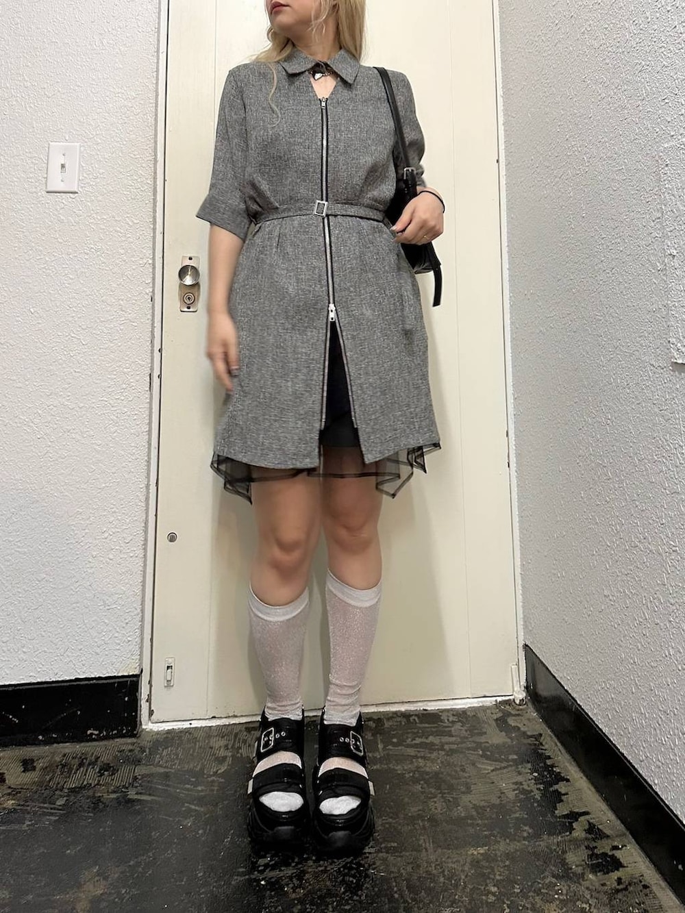 「きれいめ、着痩せ・細見え、モード、結婚式2次会、休日コーデ、デート/ロマンティック、春コーデ、女子会、個性派、モテ、カラーコーデ_HARE、HARE、ワンピース、サンダル」｜「HAREのベルテッドショルダーバッグ(HARE)（ショルダーバッグ、ブラック系）」を使った、hare_usamiさん（レディース・158cm）の春コーディネートの5枚目の写真