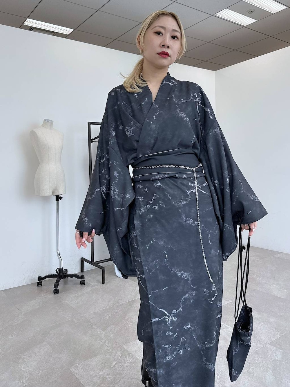 「きれいめ、着痩せ・細見え、モード、結婚式2次会、休日コーデ、デート/ロマンティック、夏コーデ、女子会、個性派、モテ、カラーコーデ_HARE、HARE、浴衣」｜「HAREの【UNISEX】YUKATA-3SET(HARE)（浴衣、ブラック系）」を使った、hare_usamiさん（レディース・158cm）の夏コーディネートの5枚目の写真