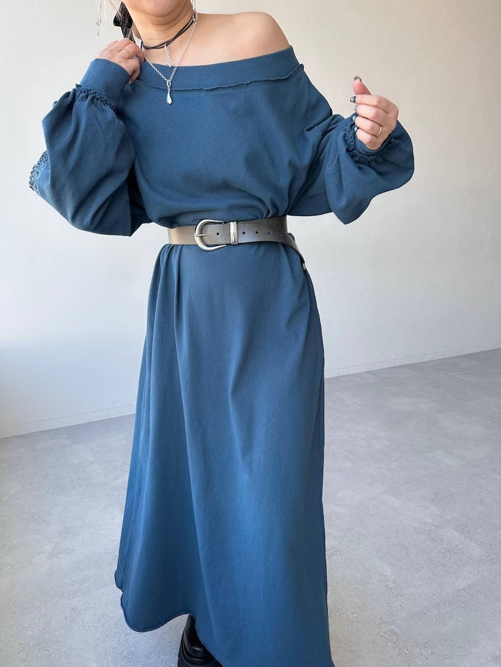 「体型カバー、着痩せ・細見え、モード、結婚式2次会、休日コーデ、デート/ロマンティック、春コーデ、女子会、個性派、モテ、きれいめ、カラーコーデ_HARE、HARE、ベルト、ワンピース」｜「HAREのサイドアキメッシュキリカエブーツ(HARE)（ブーツ、ブラック系）」を使った、hare_usamiさん（レディース・158cm）の冬コーディネートの6枚目の写真