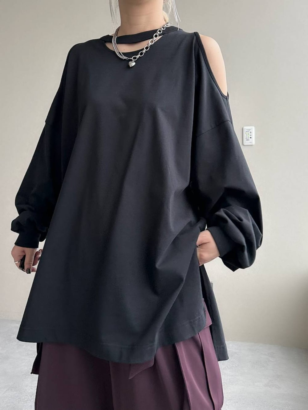 「デート/ロマンティック、モテ、カラーコーデ_HARE、HARE、きれいめ、着痩せ・細見え、モード、結婚式2次会、休日コーデ、夏コーデ、女子会、個性派、ロンT、ワイドパンツ」｜「HAREのデザインレースアップブーサン(HARE)（サンダル、シルバー系）」を使った、hare_usamiさん（レディース・158cm）の夏コーディネートの3枚目の写真